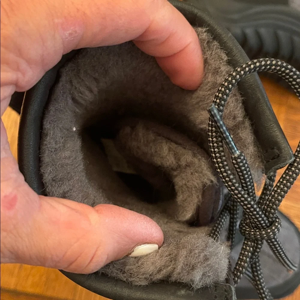 UGG Adirondack Charcoal Boots with Plush Fur Collar size 7 - Picture 9 of 10